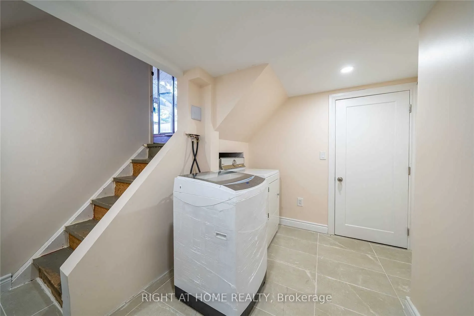 841 Reytan Boulevard, #Apt B