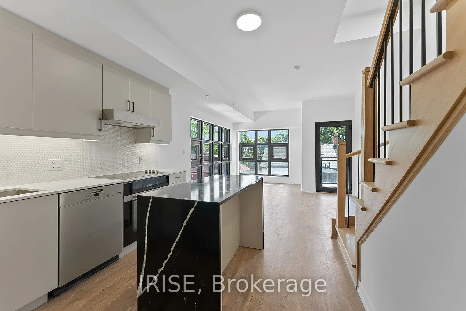 485 Logan Avenue S, #310