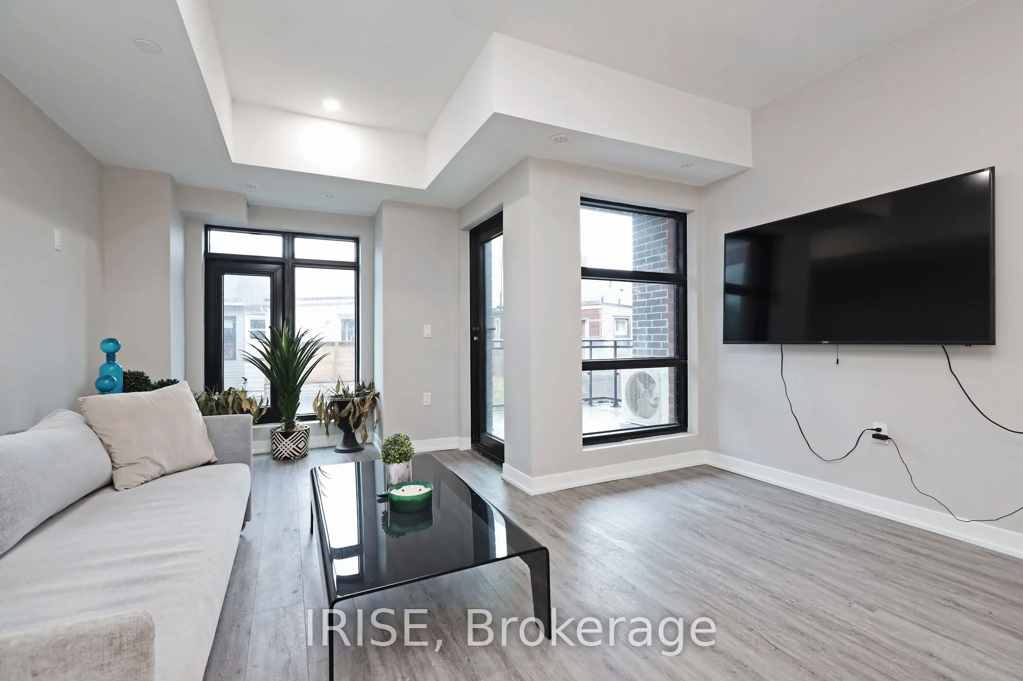 485 Logan Avenue S, #207