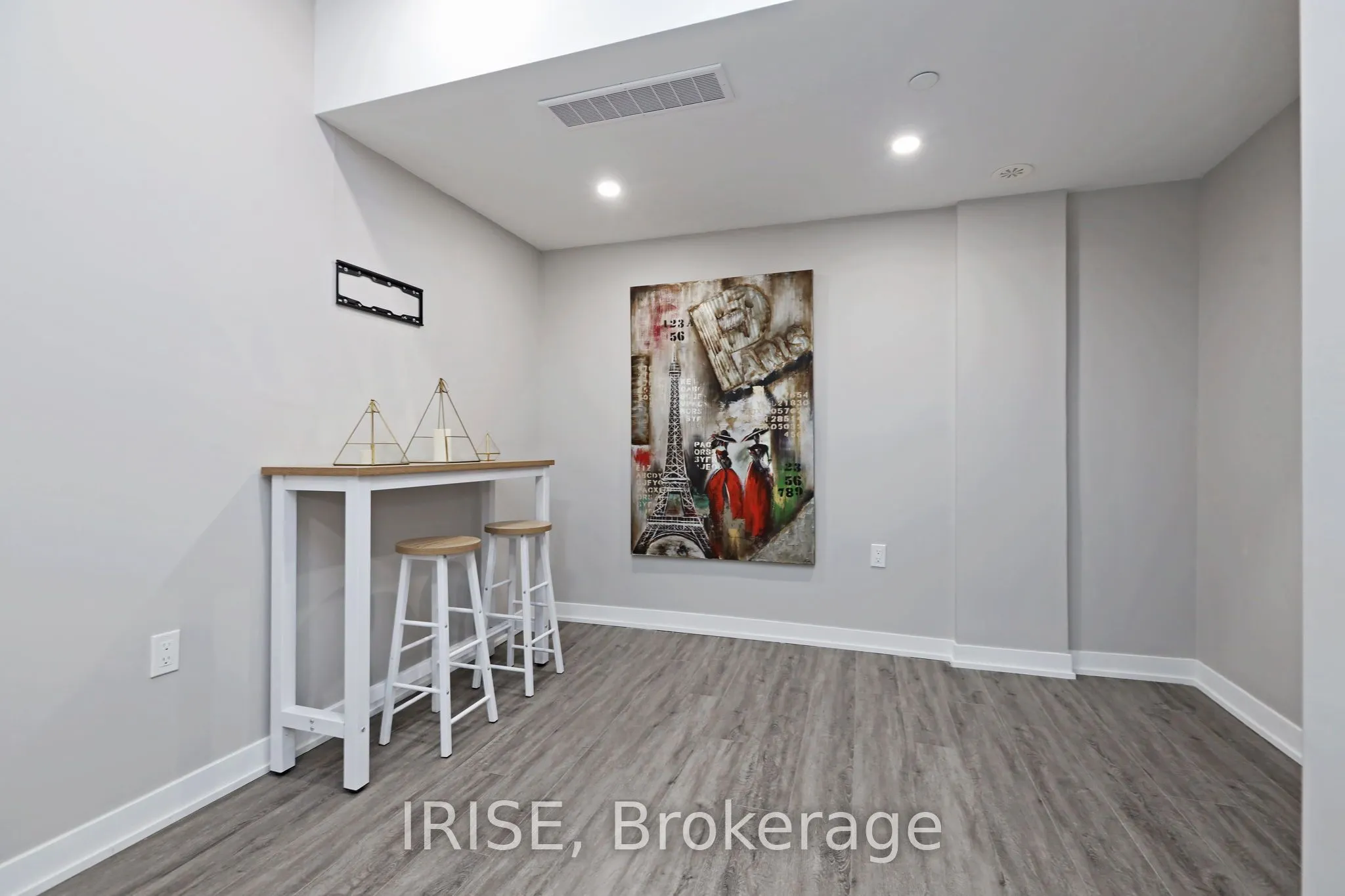 485 Logan Avenue S, #207