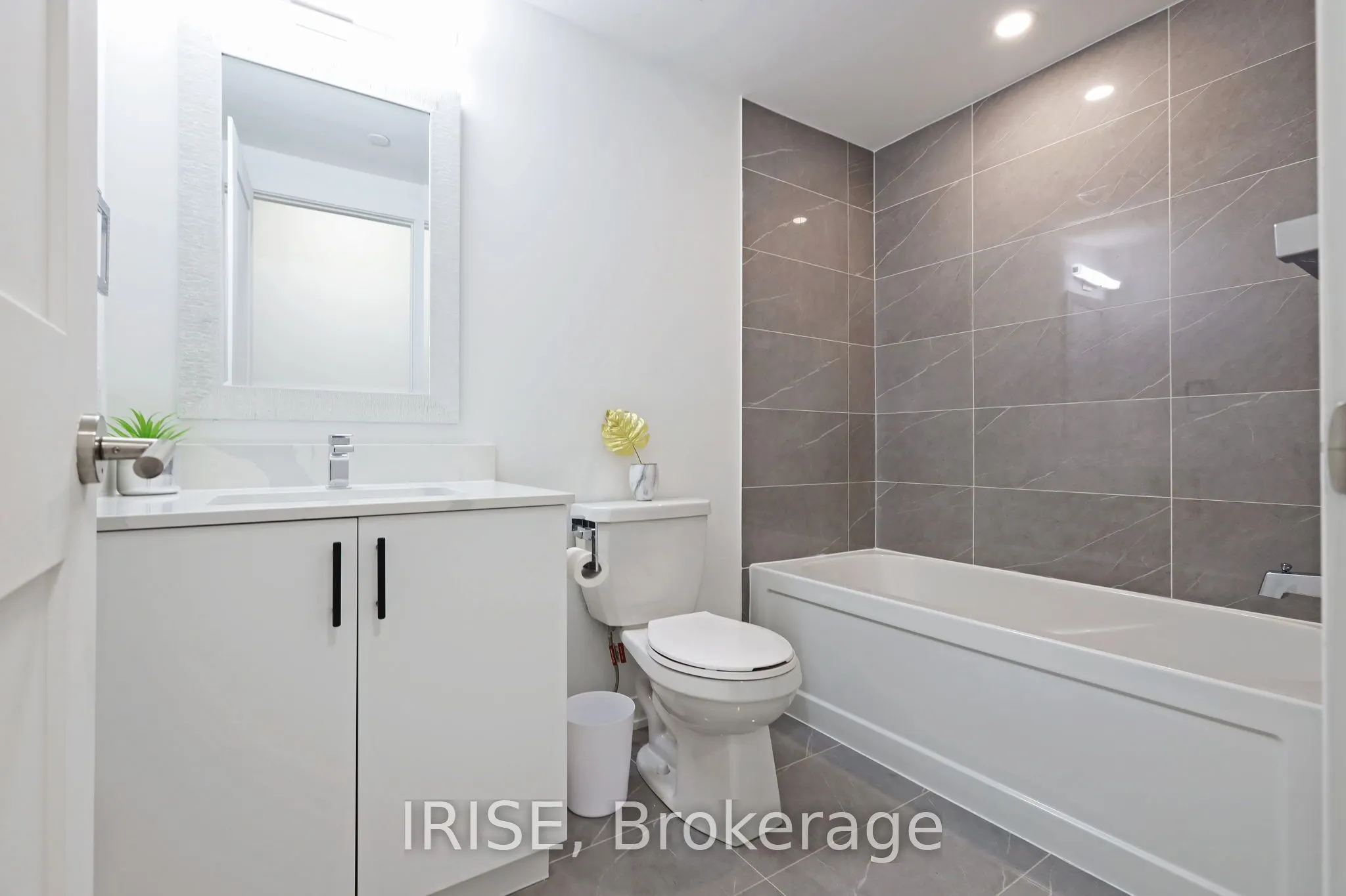 485 Logan Avenue S, #207
