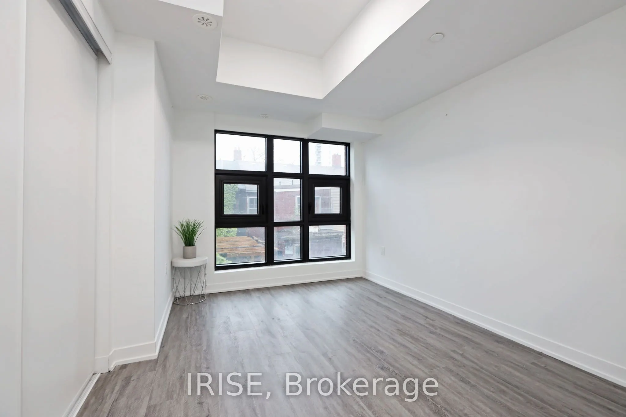 485 Logan Avenue S, #207
