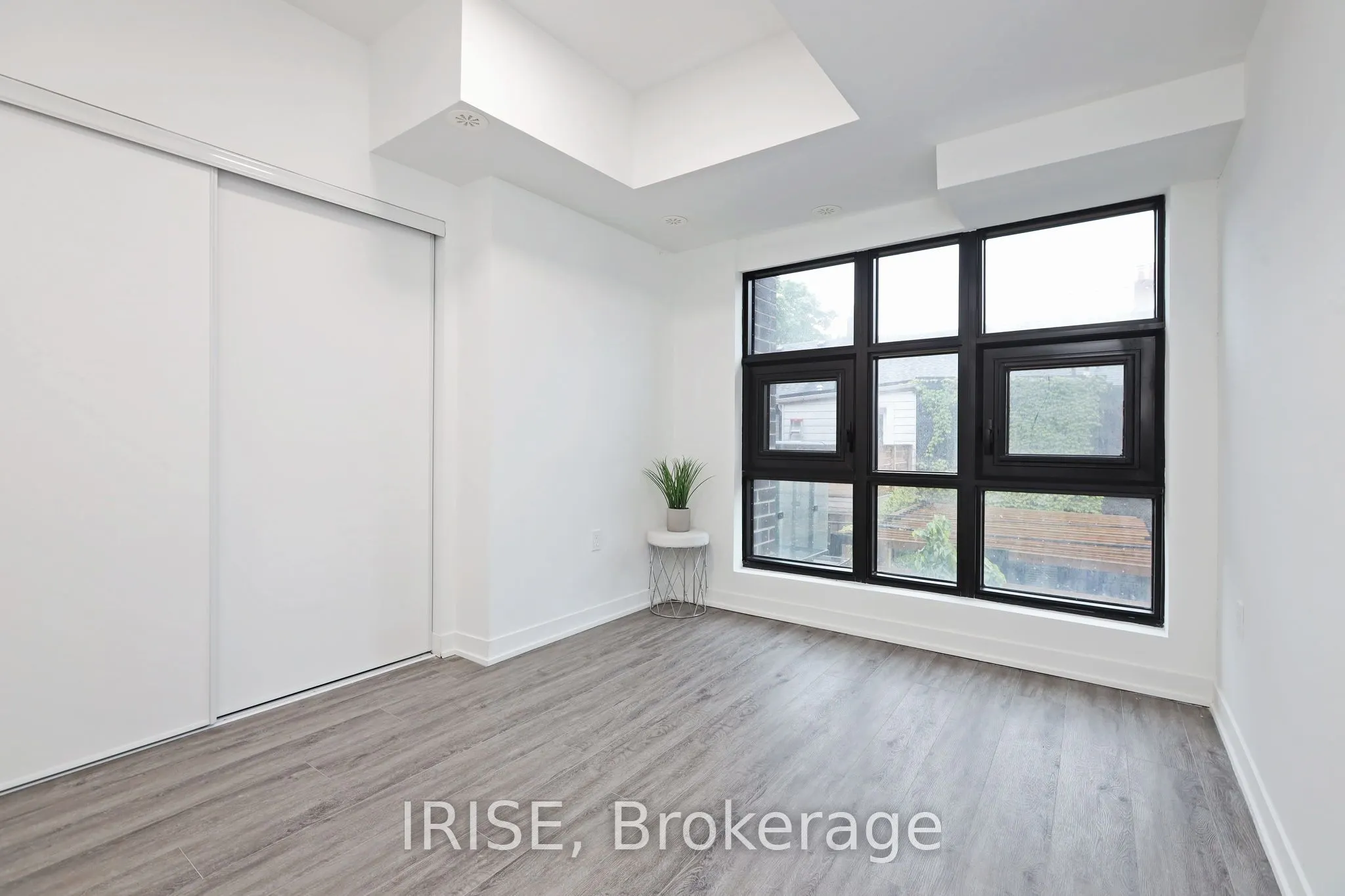 485 Logan Avenue S, #207