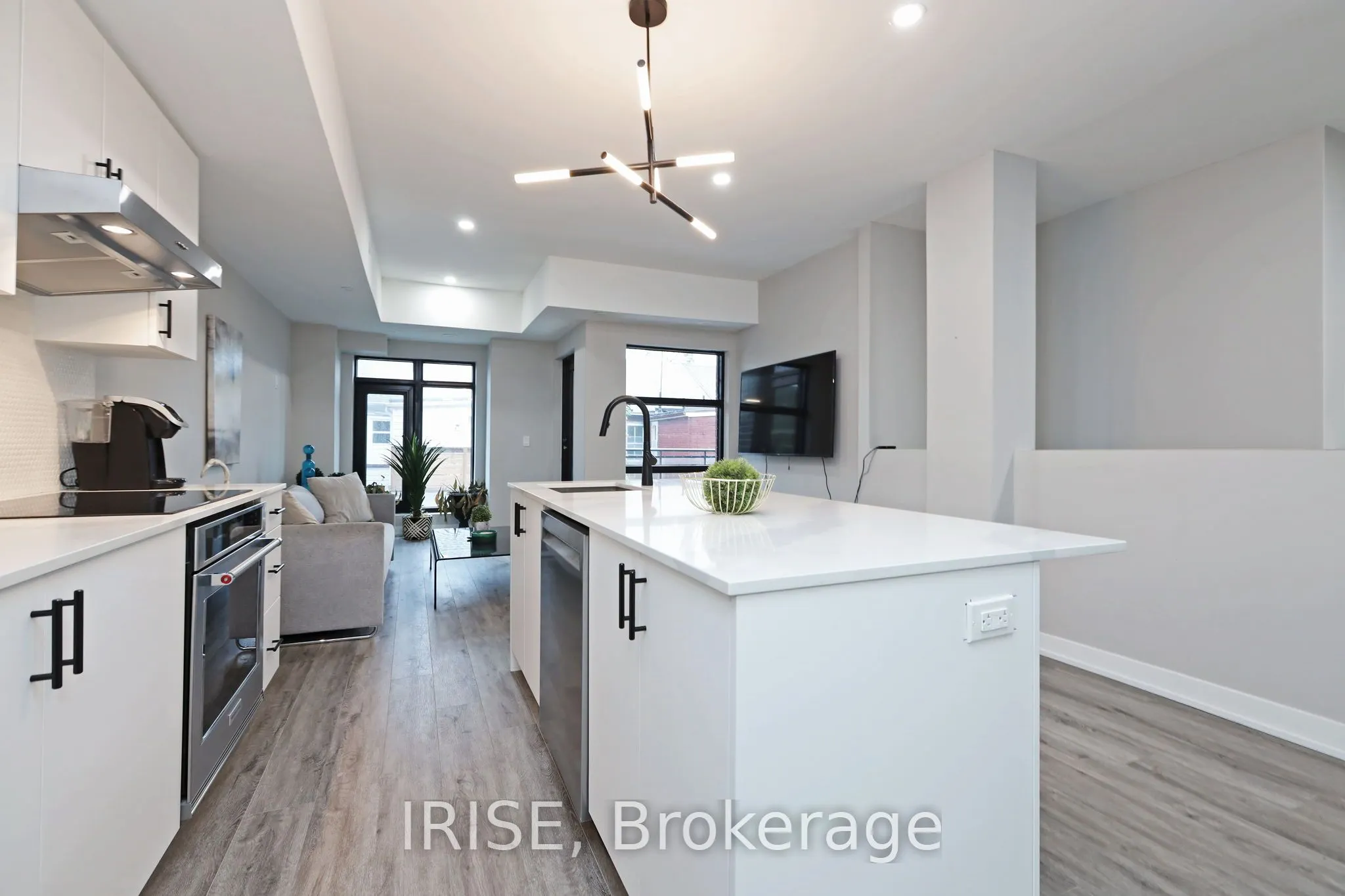 485 Logan Avenue S, #207