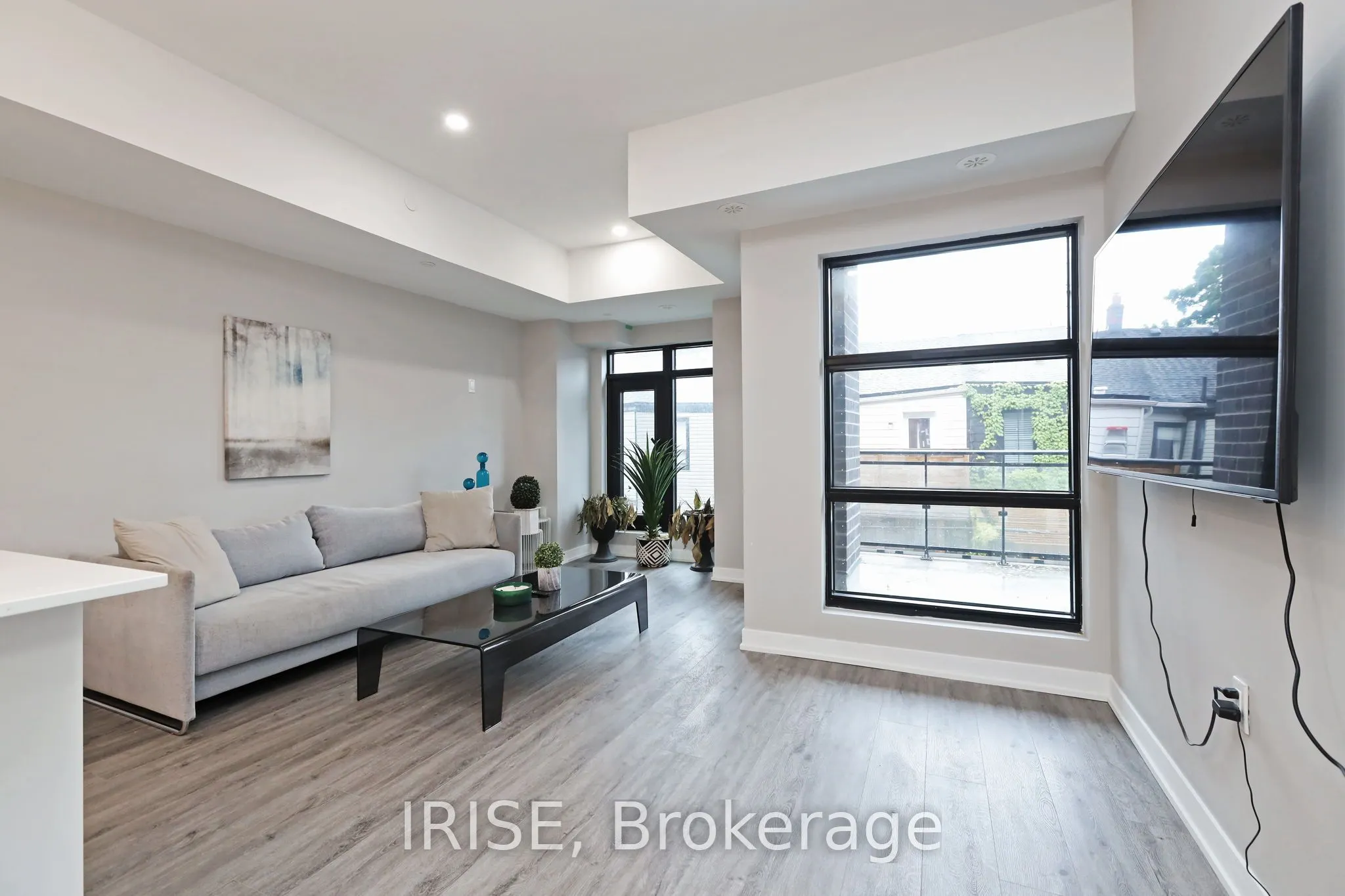485 Logan Avenue S, #207