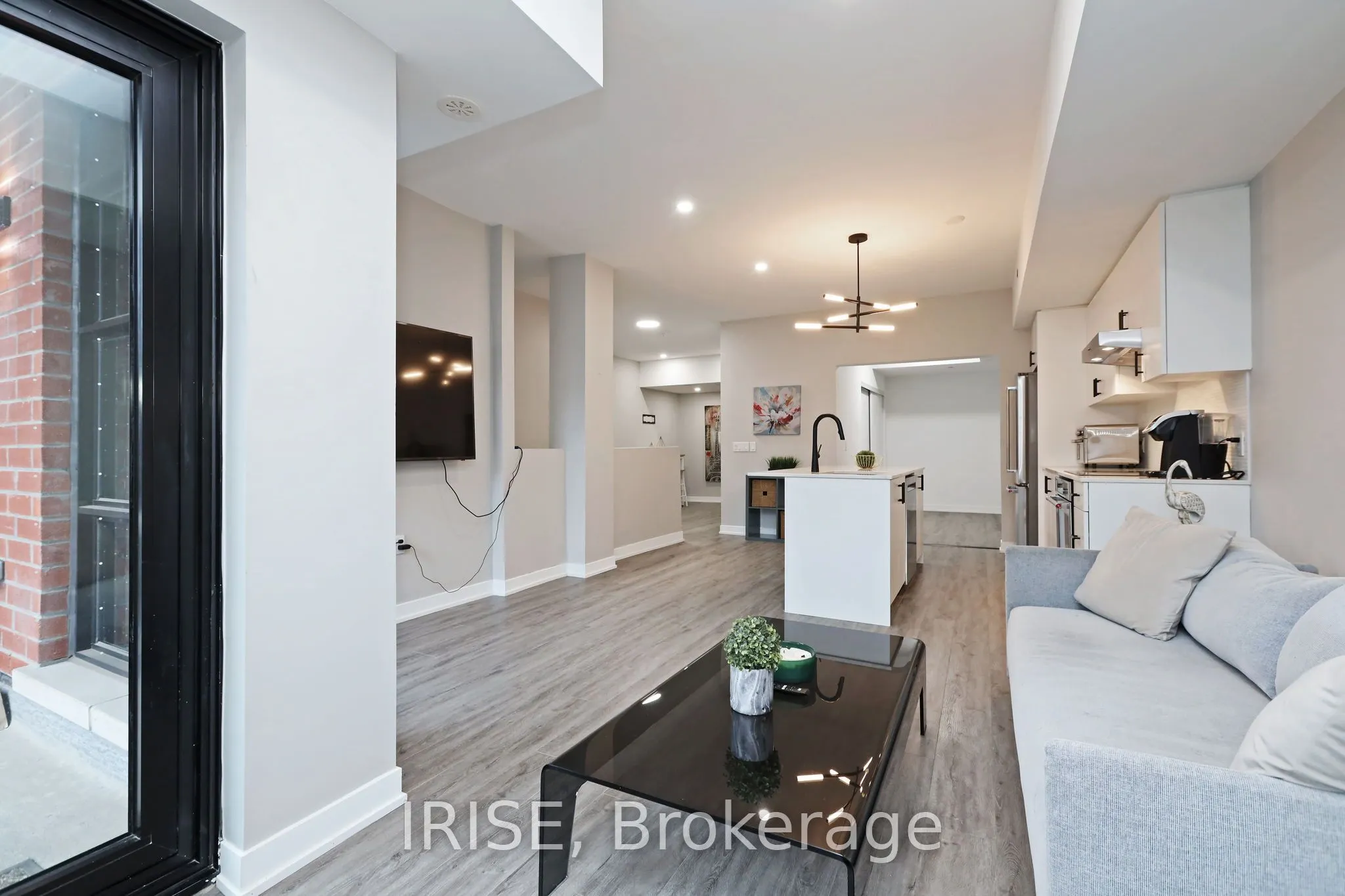 485 Logan Avenue S, #207