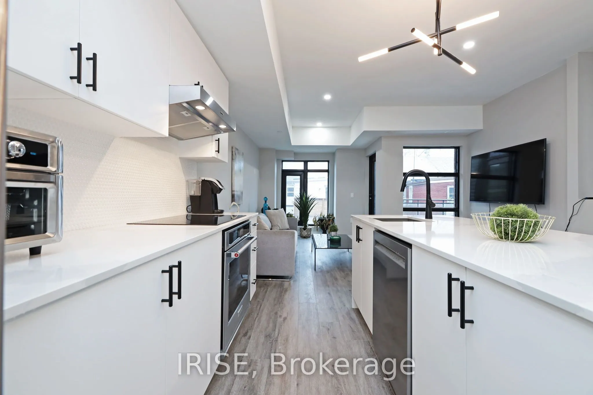 485 Logan Avenue S, #207