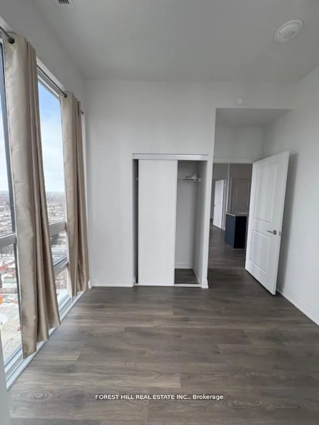 10 MEADOWGLEN Place, #PH02