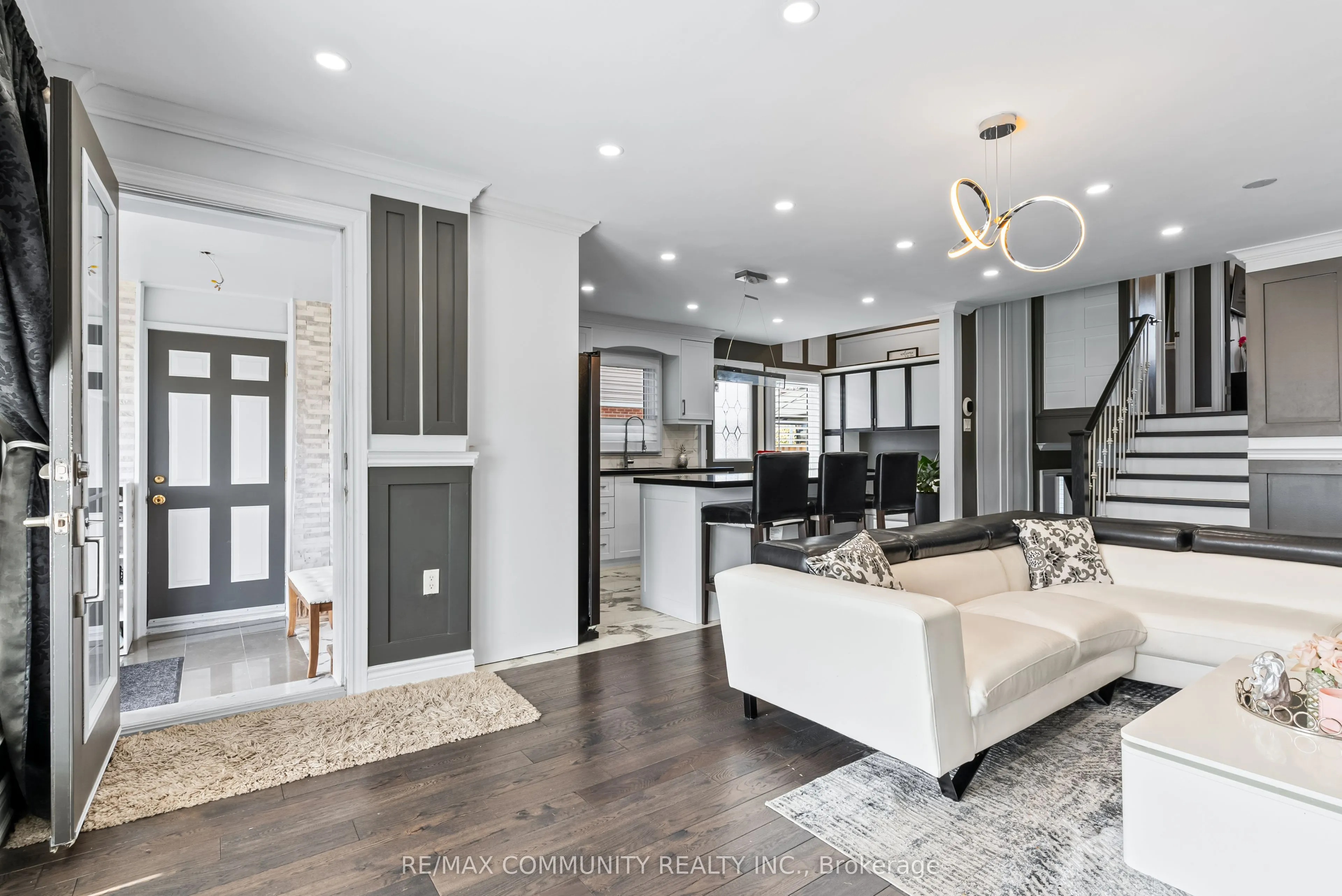 114 Panter Crescent