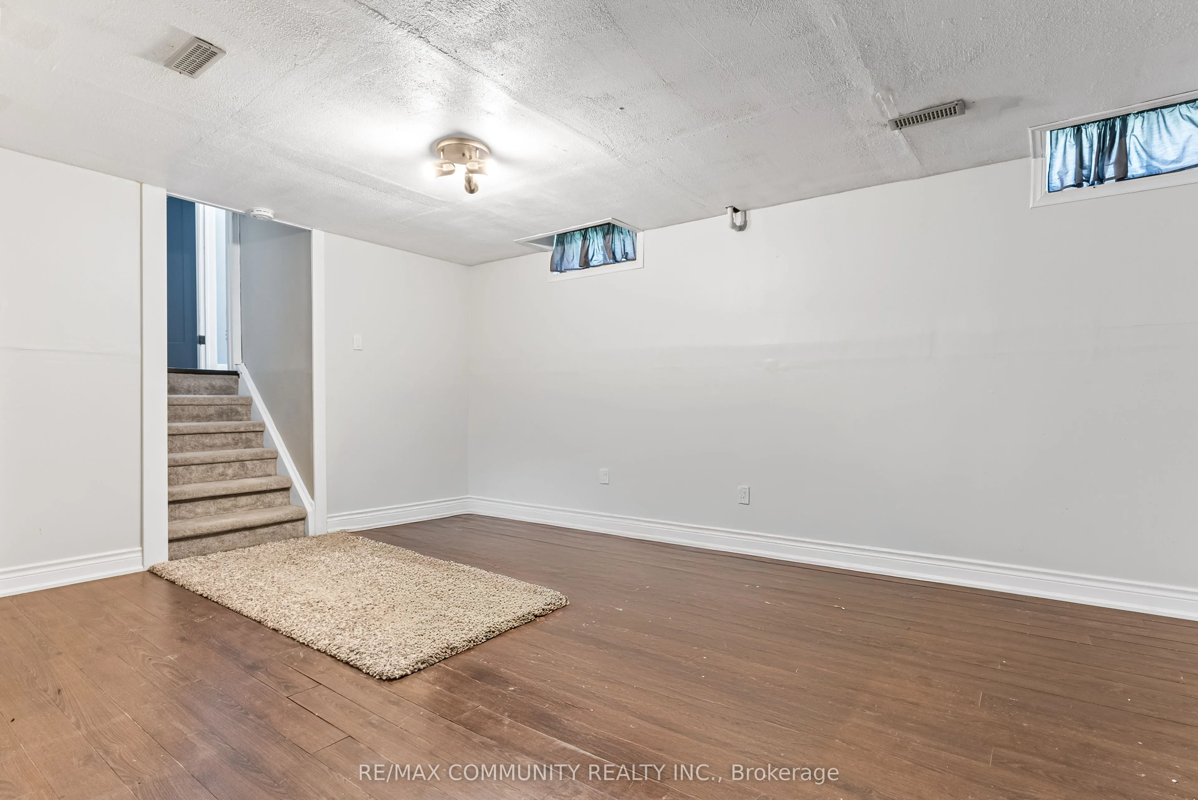 114 Panter Crescent