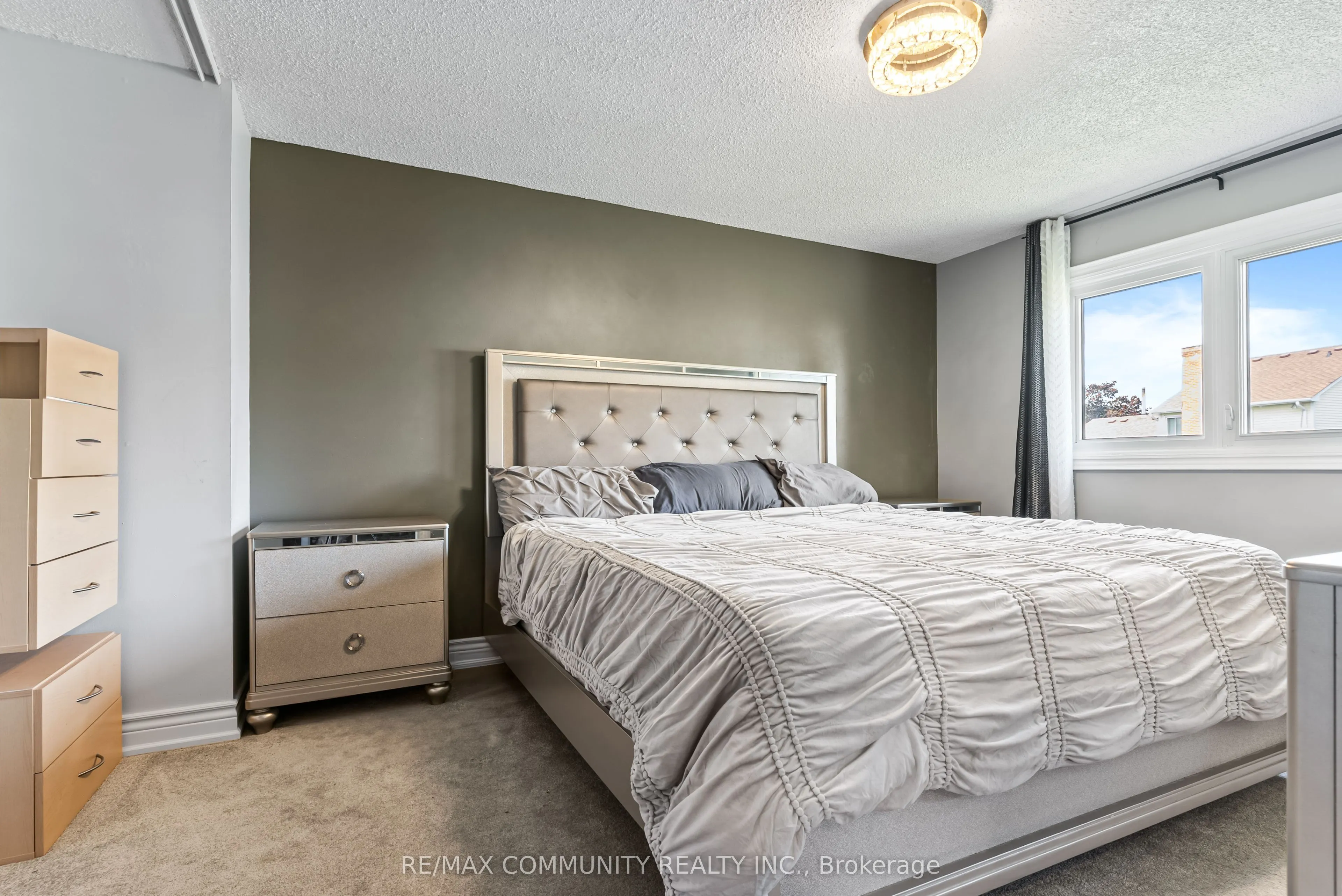 114 Panter Crescent