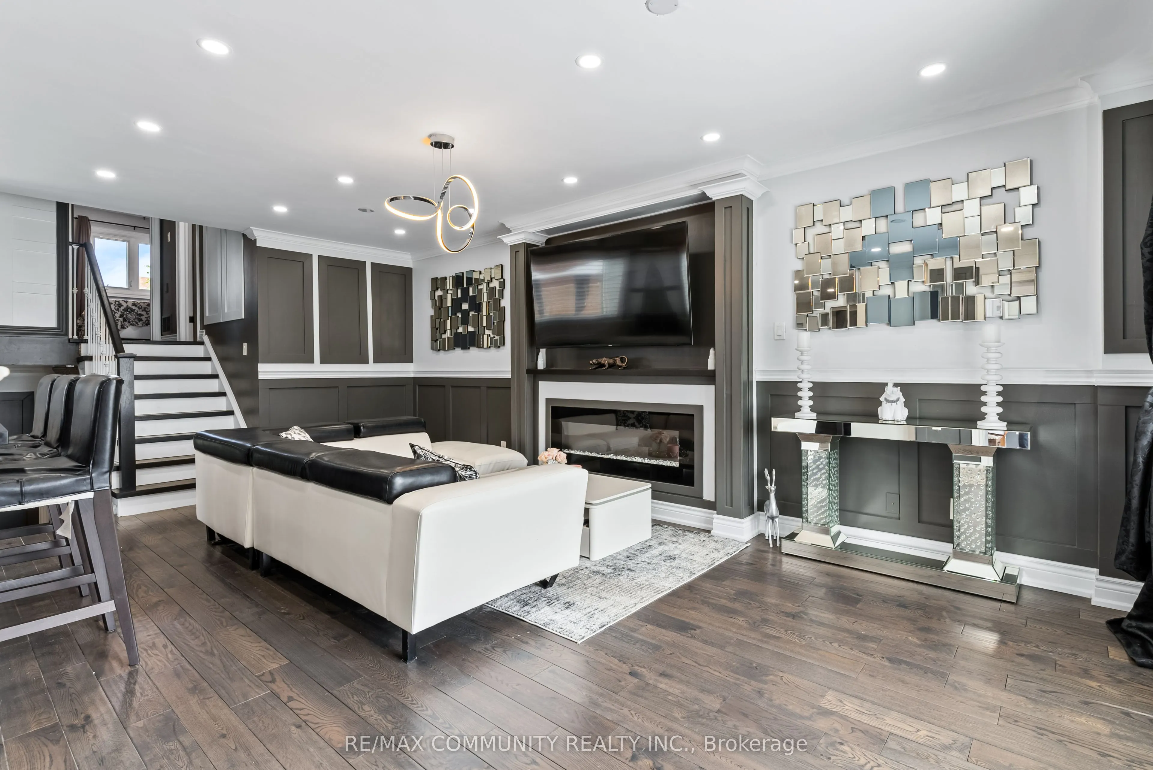 114 Panter Crescent