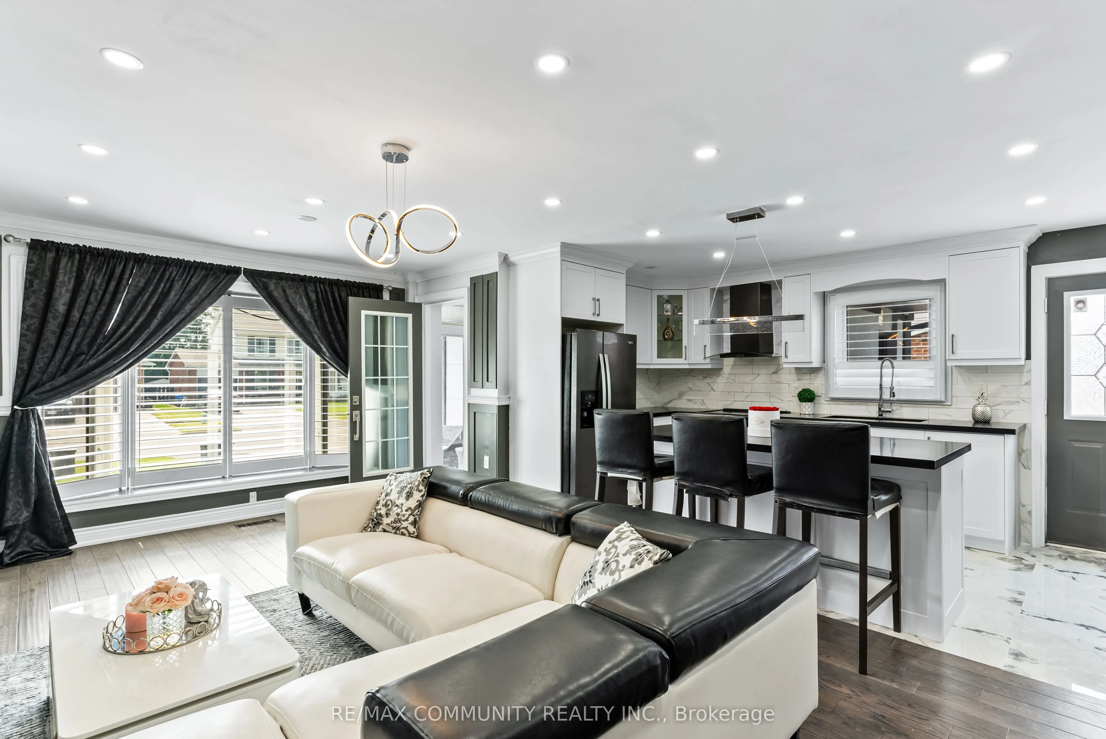 114 Panter Crescent