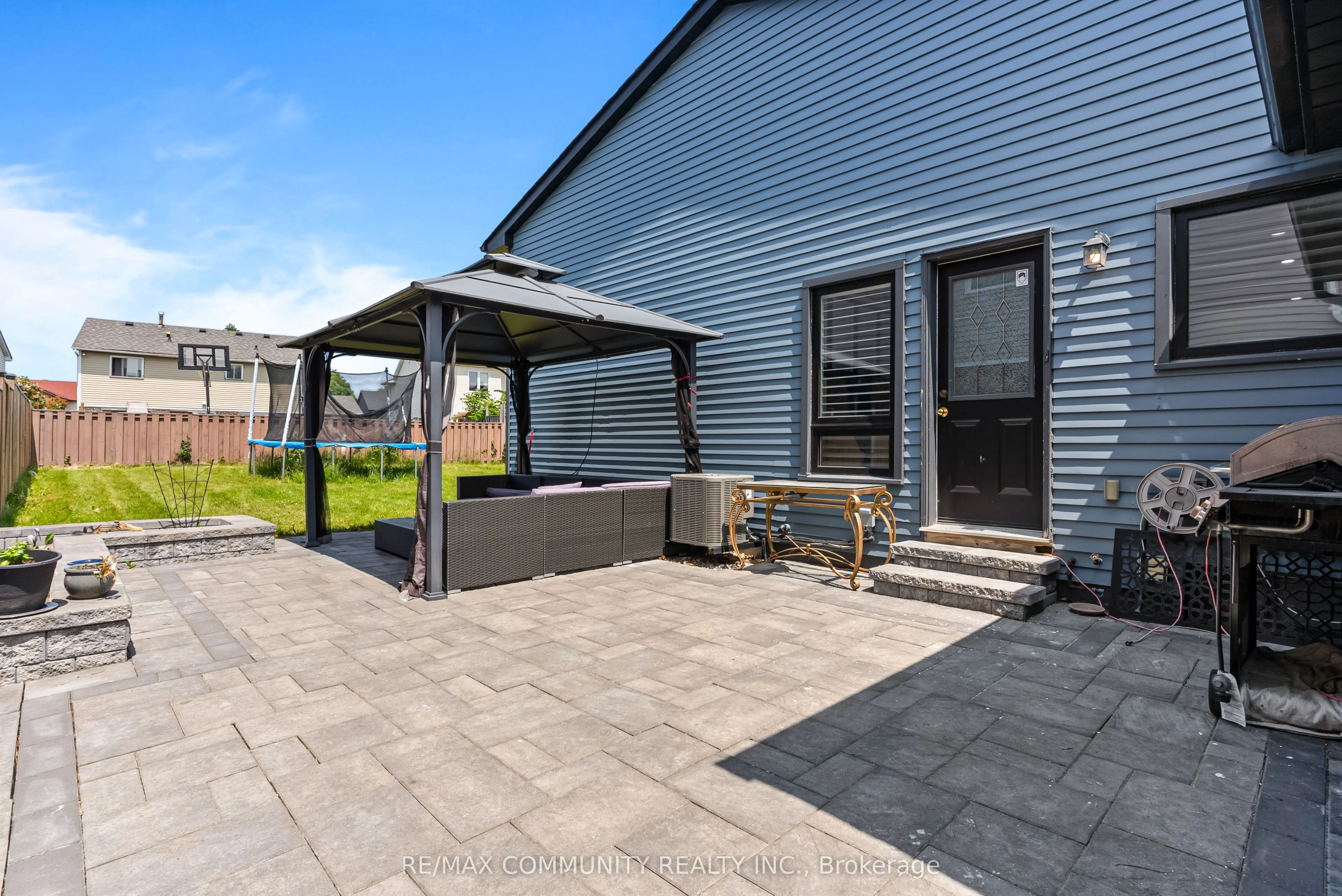 114 Panter Crescent