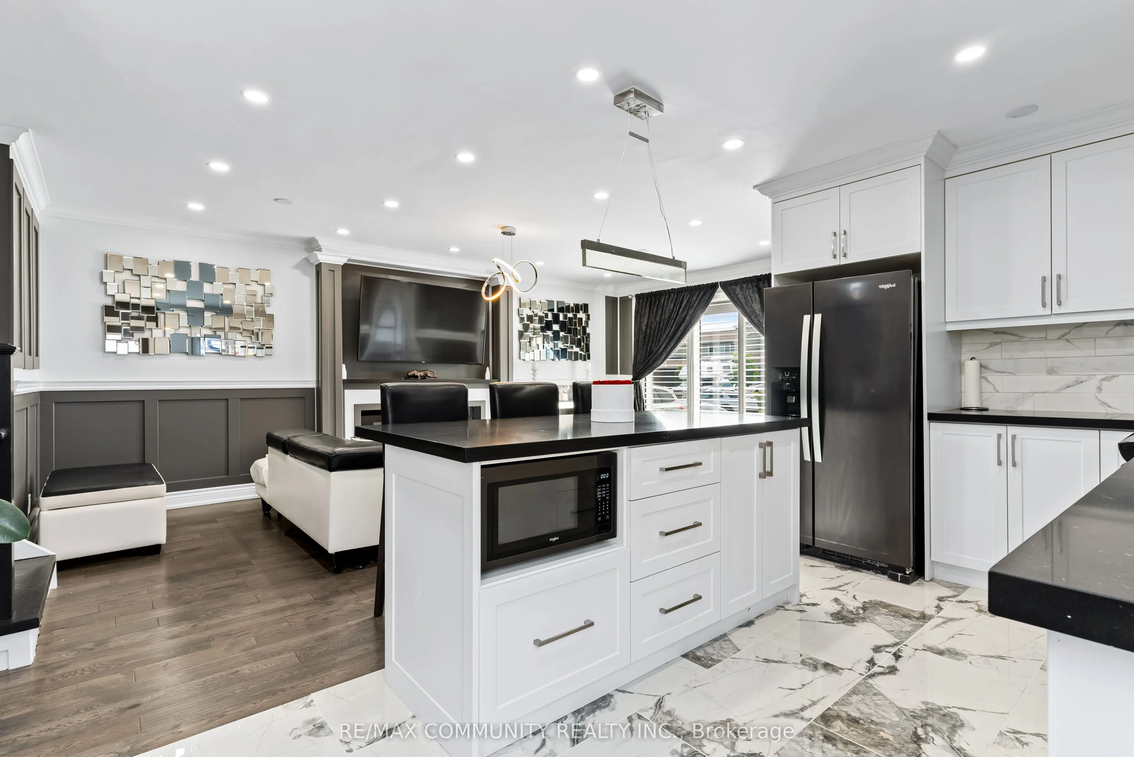 114 Panter Crescent
