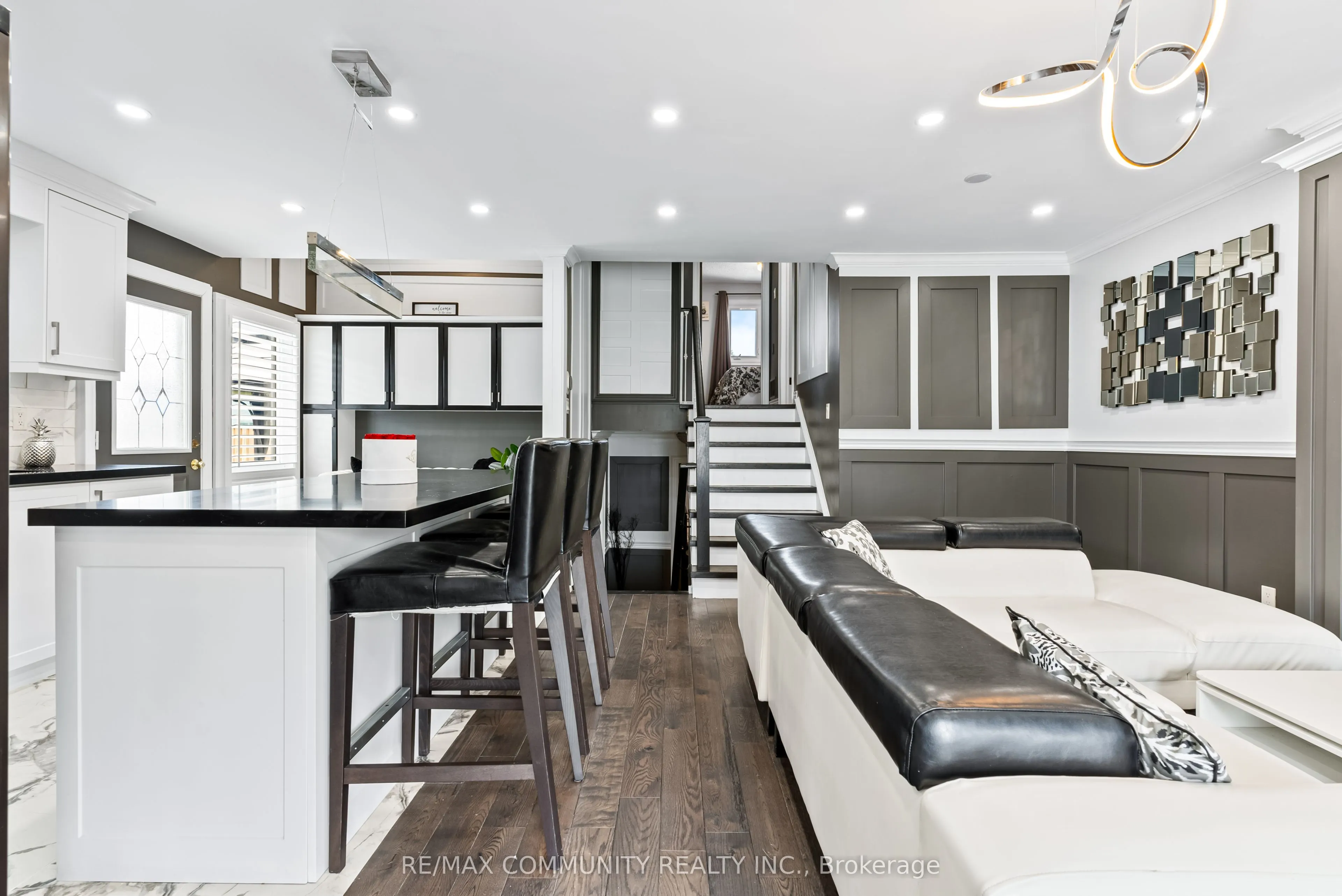 114 Panter Crescent