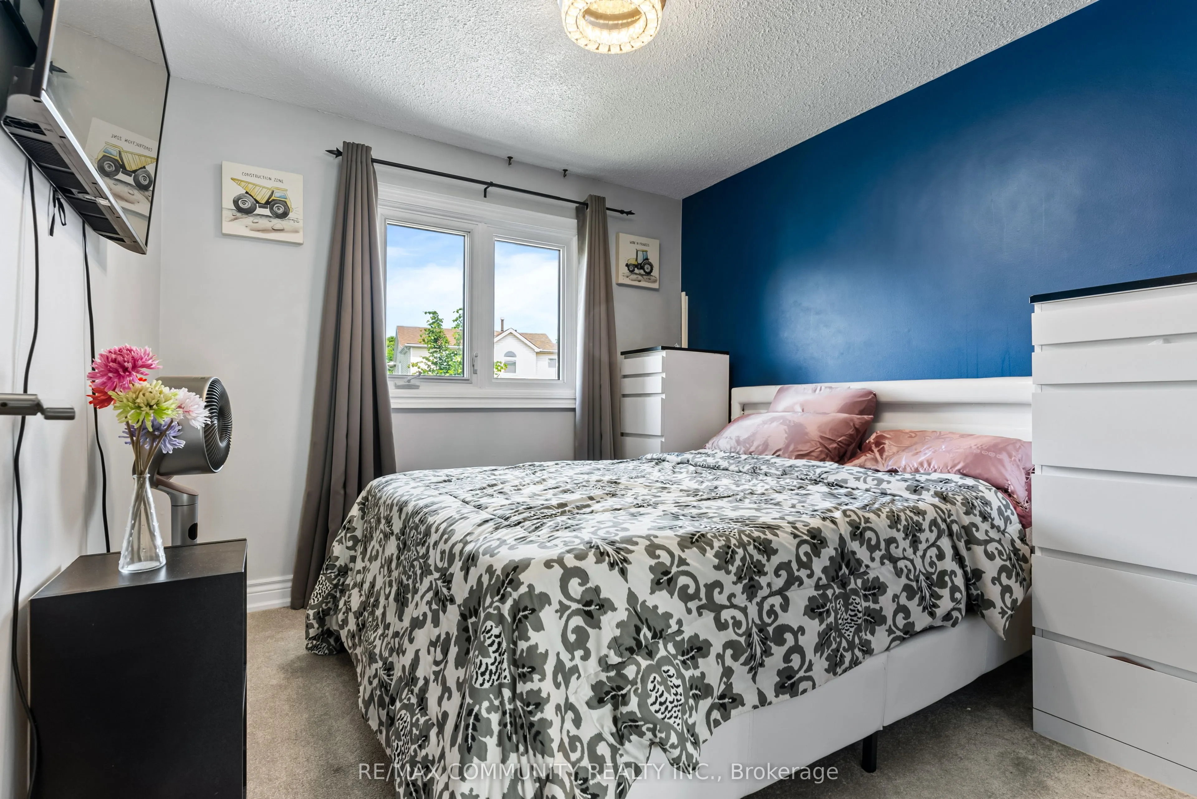 114 Panter Crescent