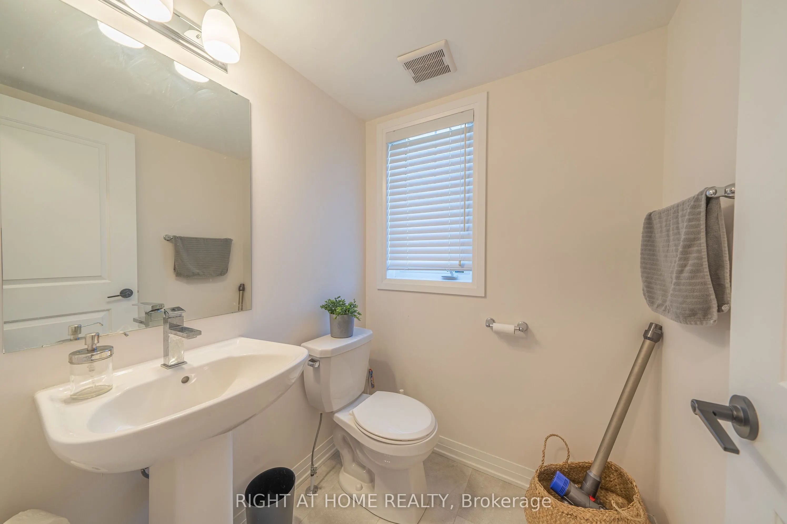 50 Ambereen Place
