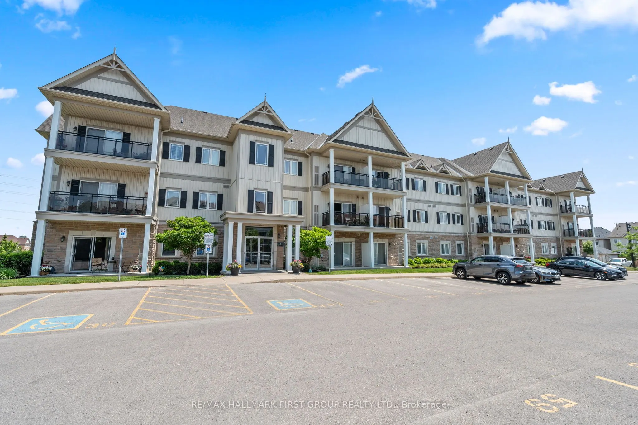 1 Sidney Lane, #203