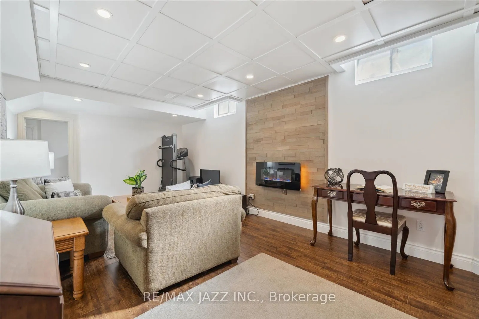 19 Valleycrest Drive