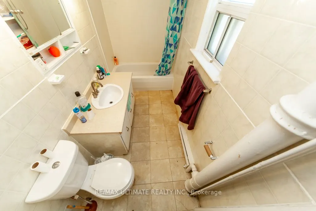 128 Elgin Street E