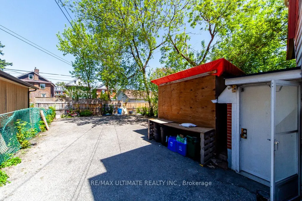 128 Elgin Street E
