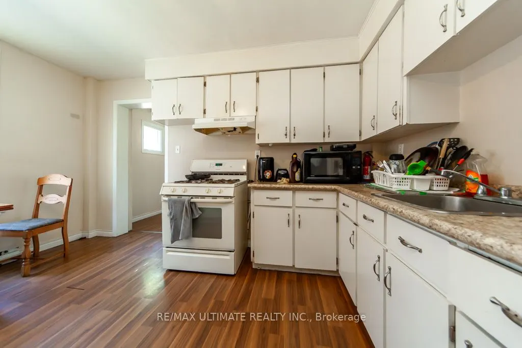 128 Elgin Street E