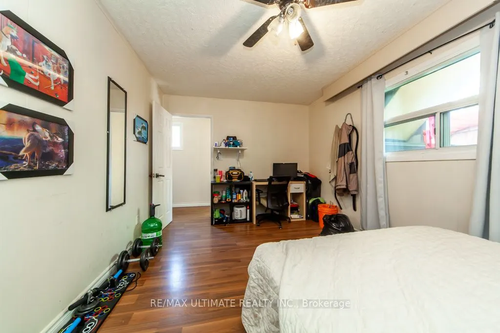 128 Elgin Street E