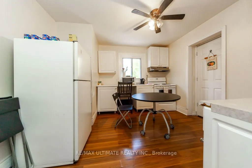 128 Elgin Street E