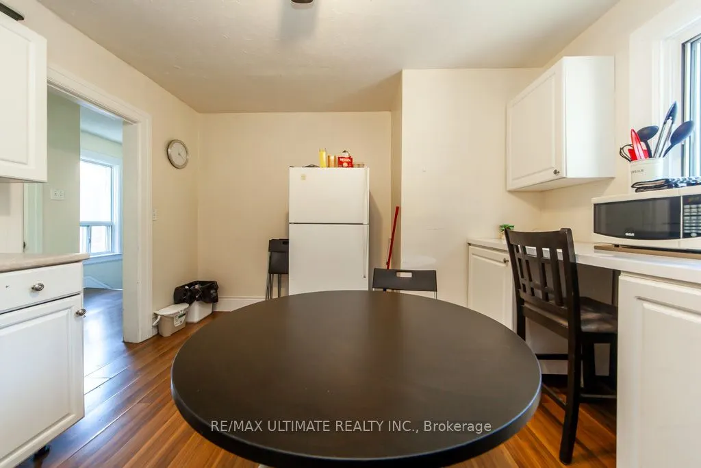 128 Elgin Street E