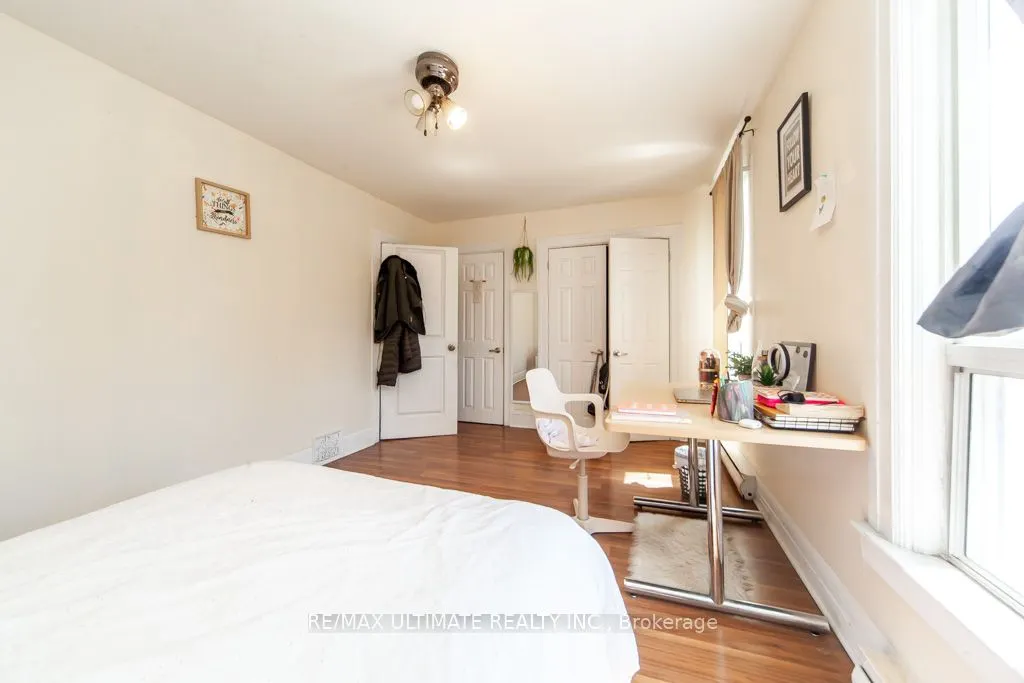128 Elgin Street E