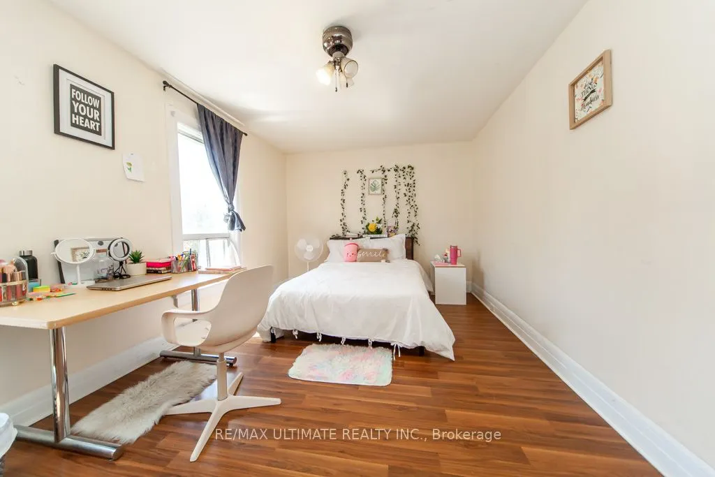 128 Elgin Street E