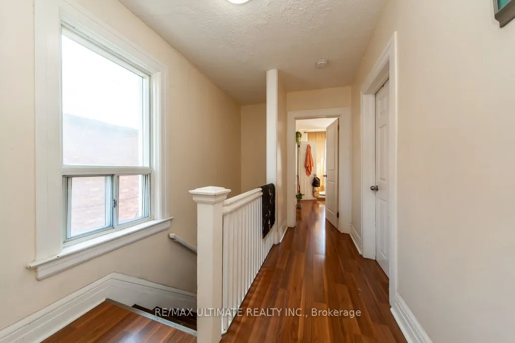 128 Elgin Street E