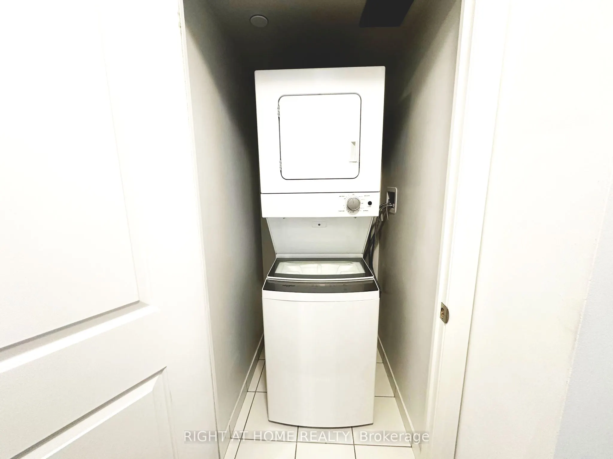 30 Meadowglen Place, #501