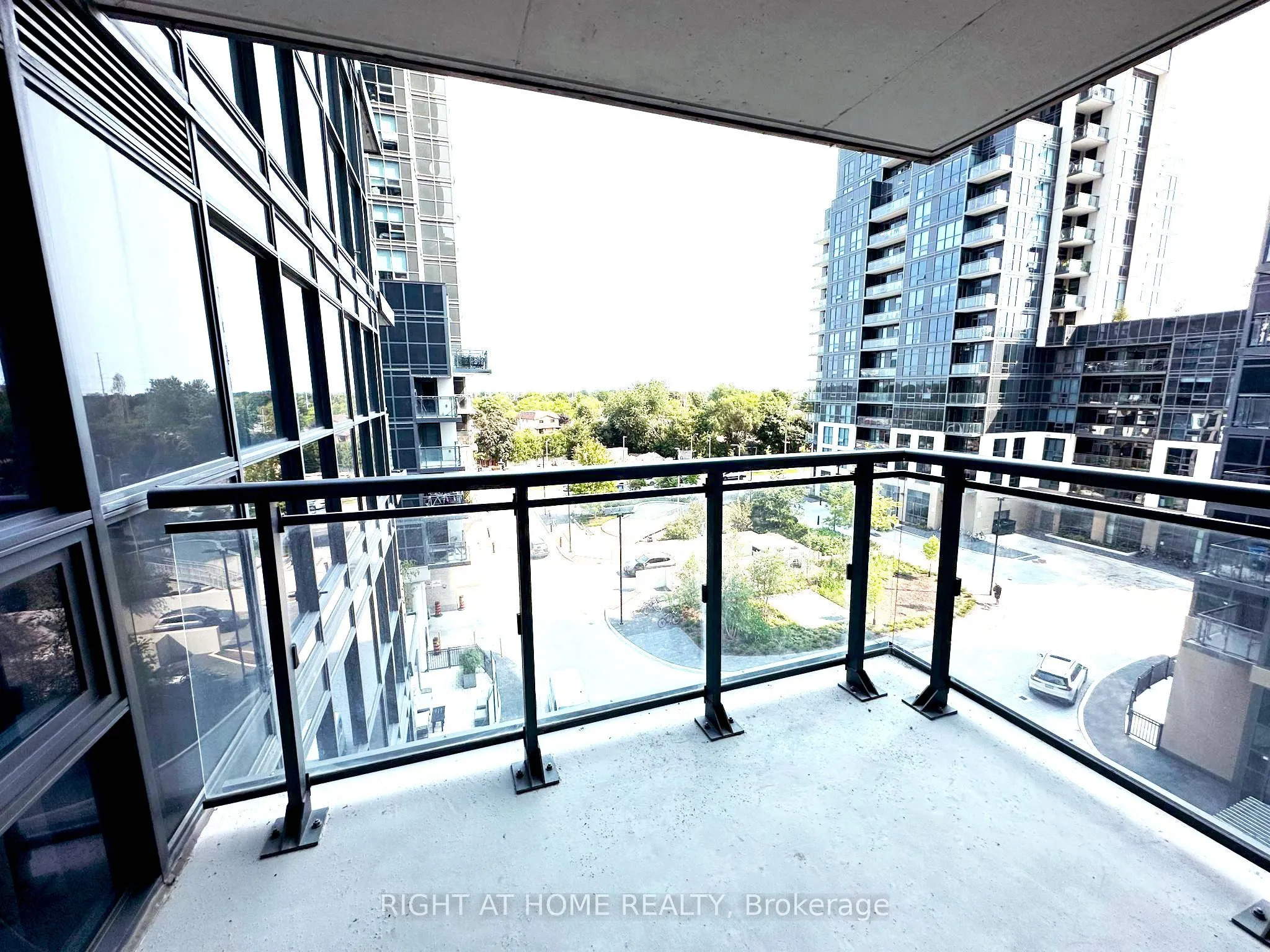 30 Meadowglen Place, #501