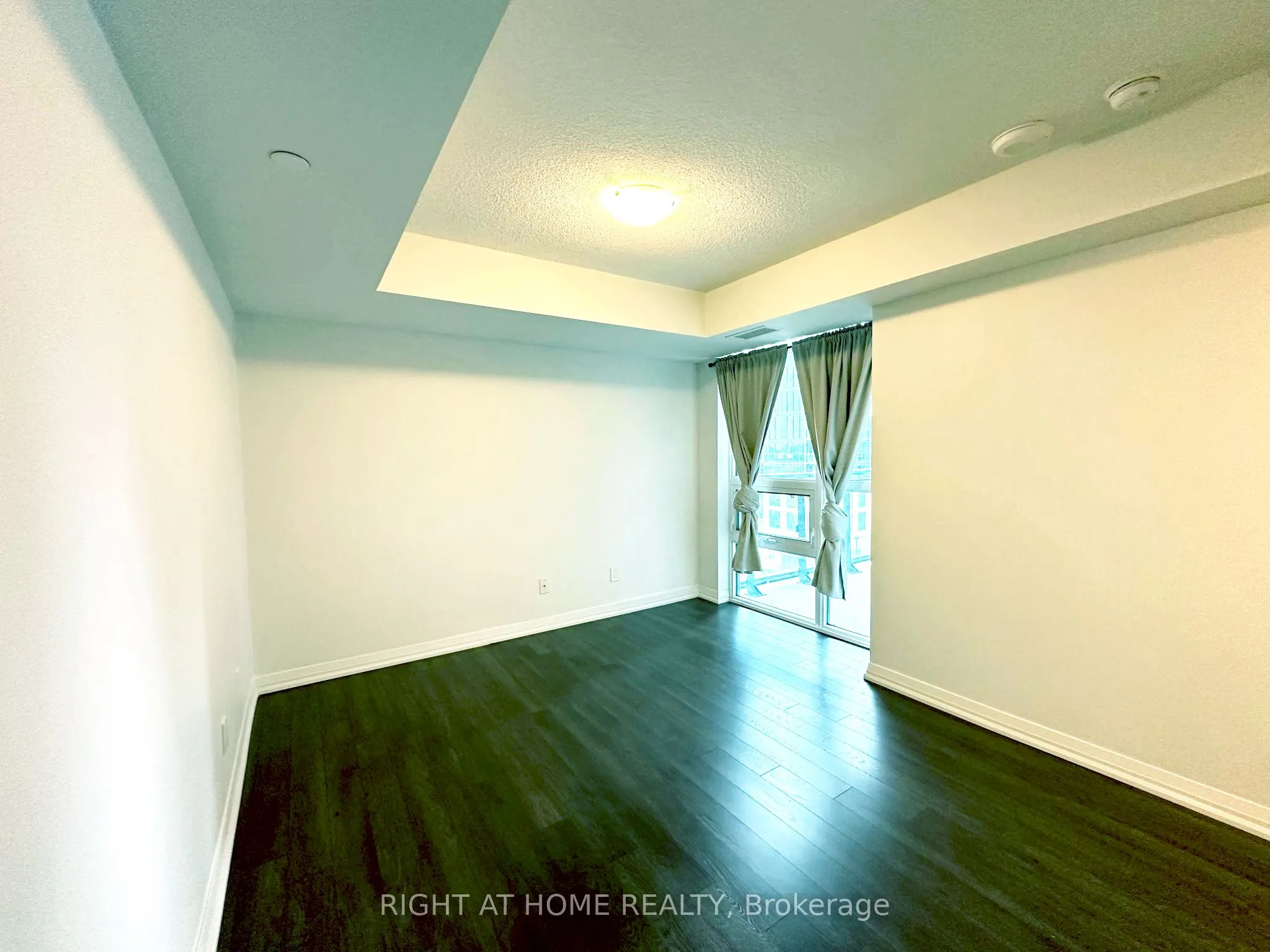 30 Meadowglen Place, #501
