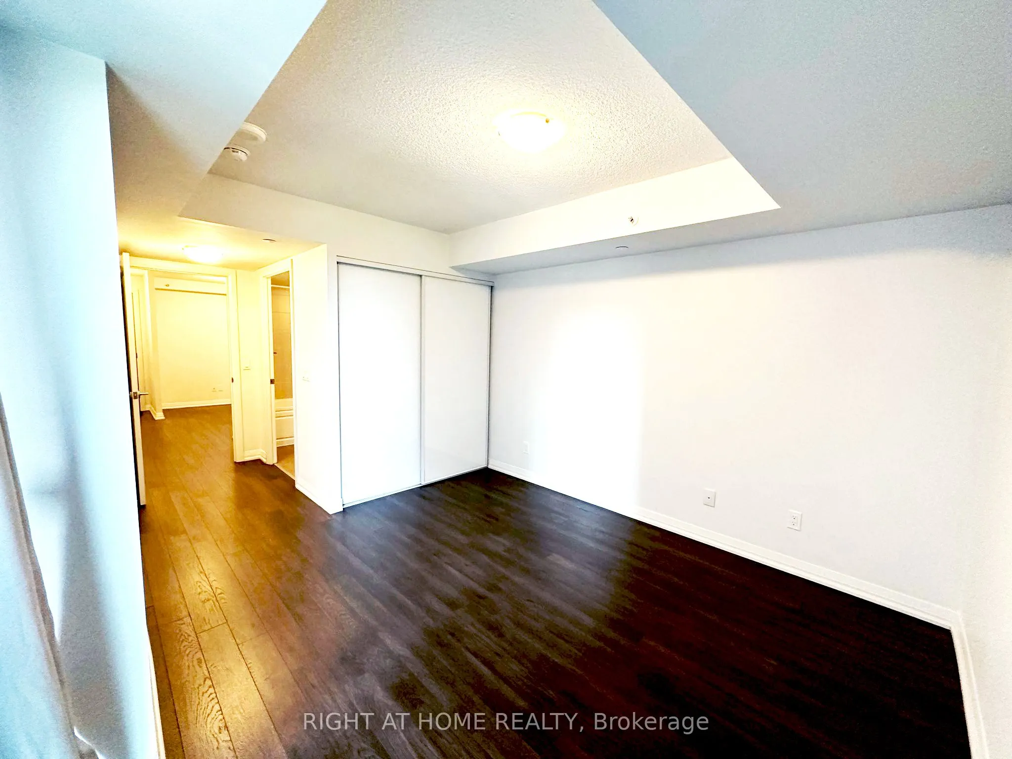 30 Meadowglen Place, #501