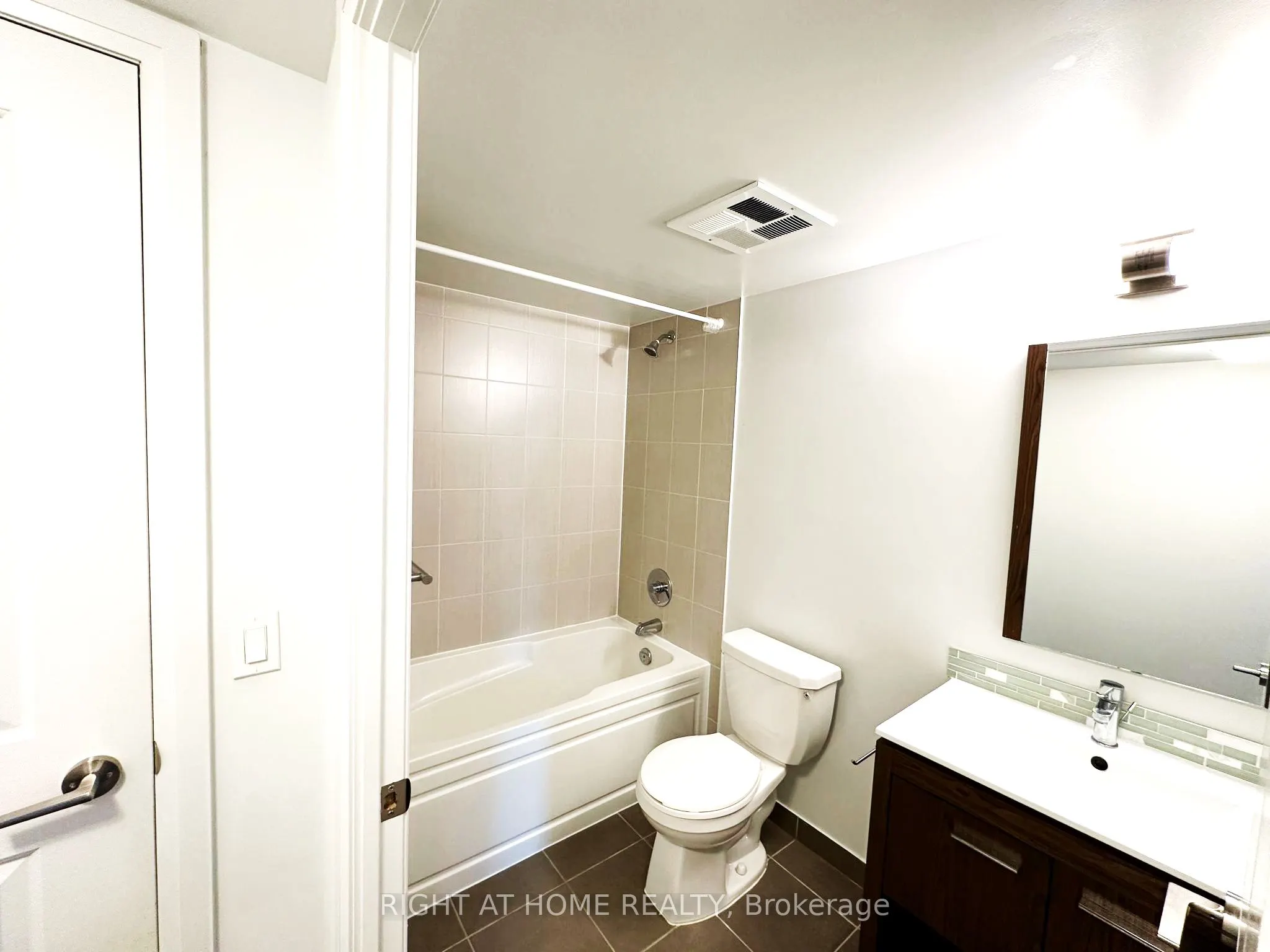 30 Meadowglen Place, #501