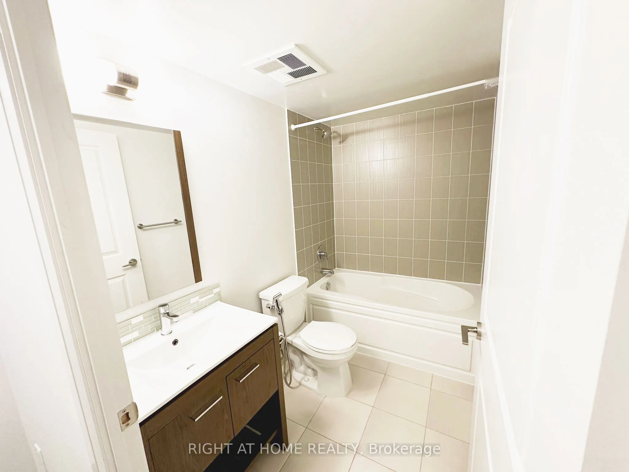 30 Meadowglen Place, #501