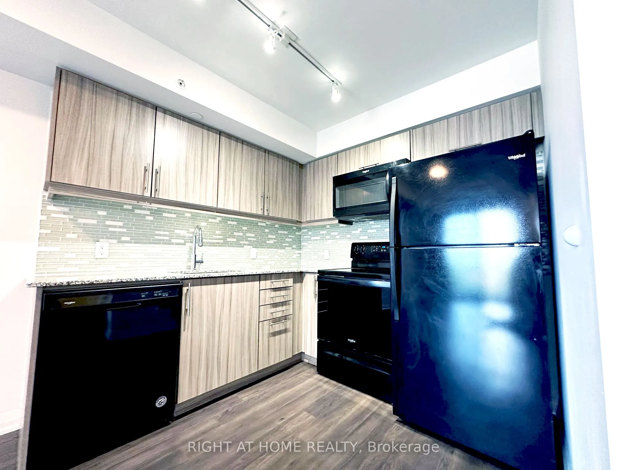 30 Meadowglen Place, #501