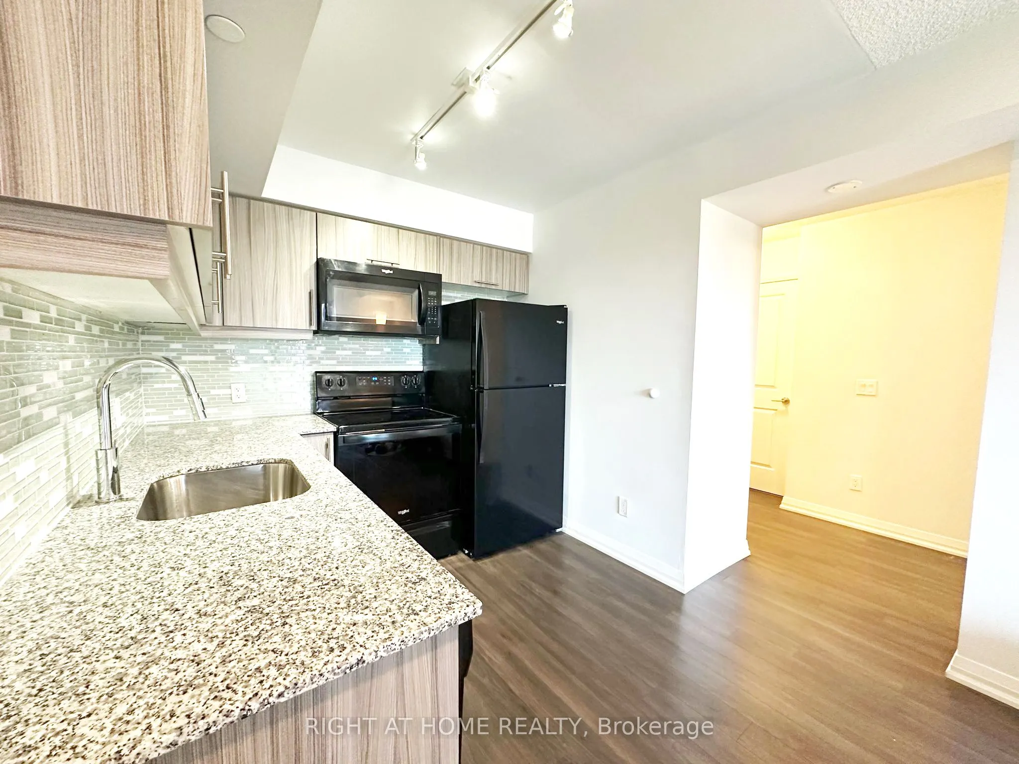 30 Meadowglen Place, #501