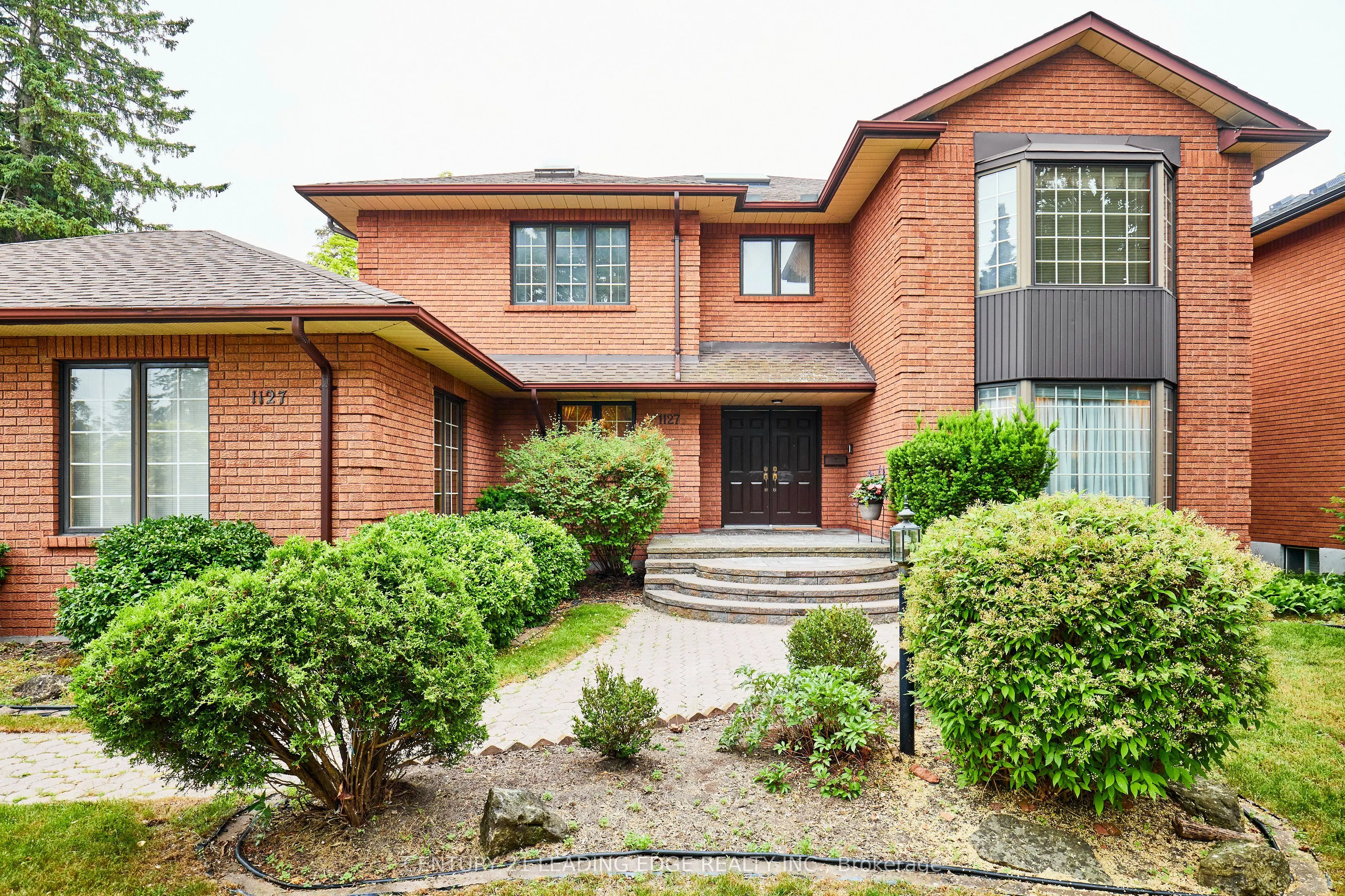 1127 OSHAWA Boulevard N