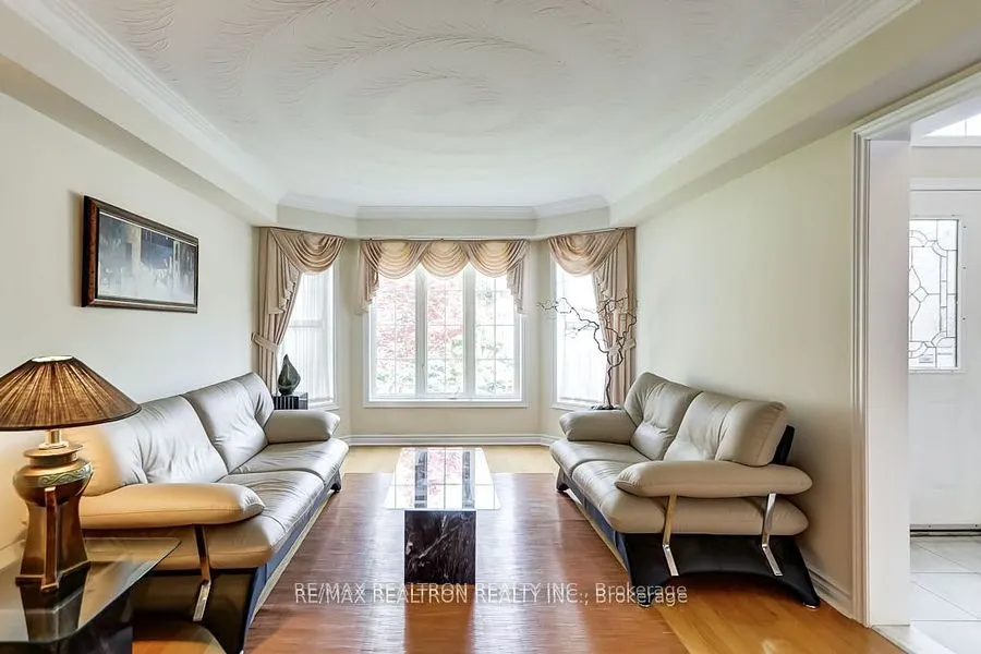 23 White Avenue
