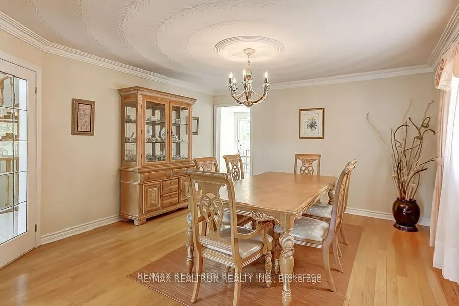 23 White Avenue