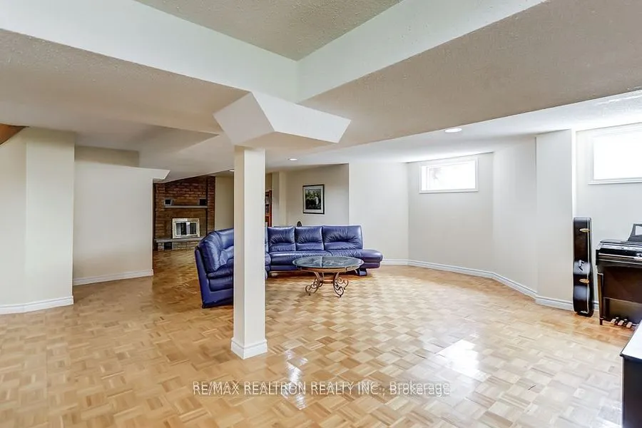 23 White Avenue
