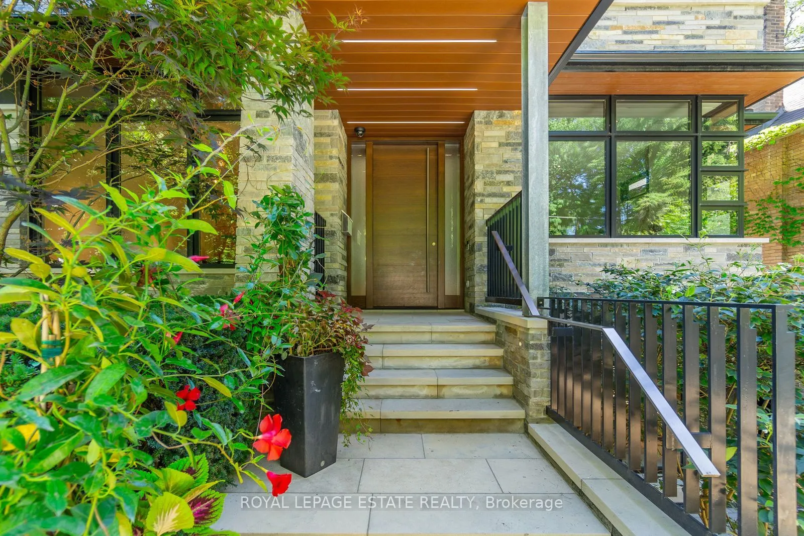 11 Pine Crescent