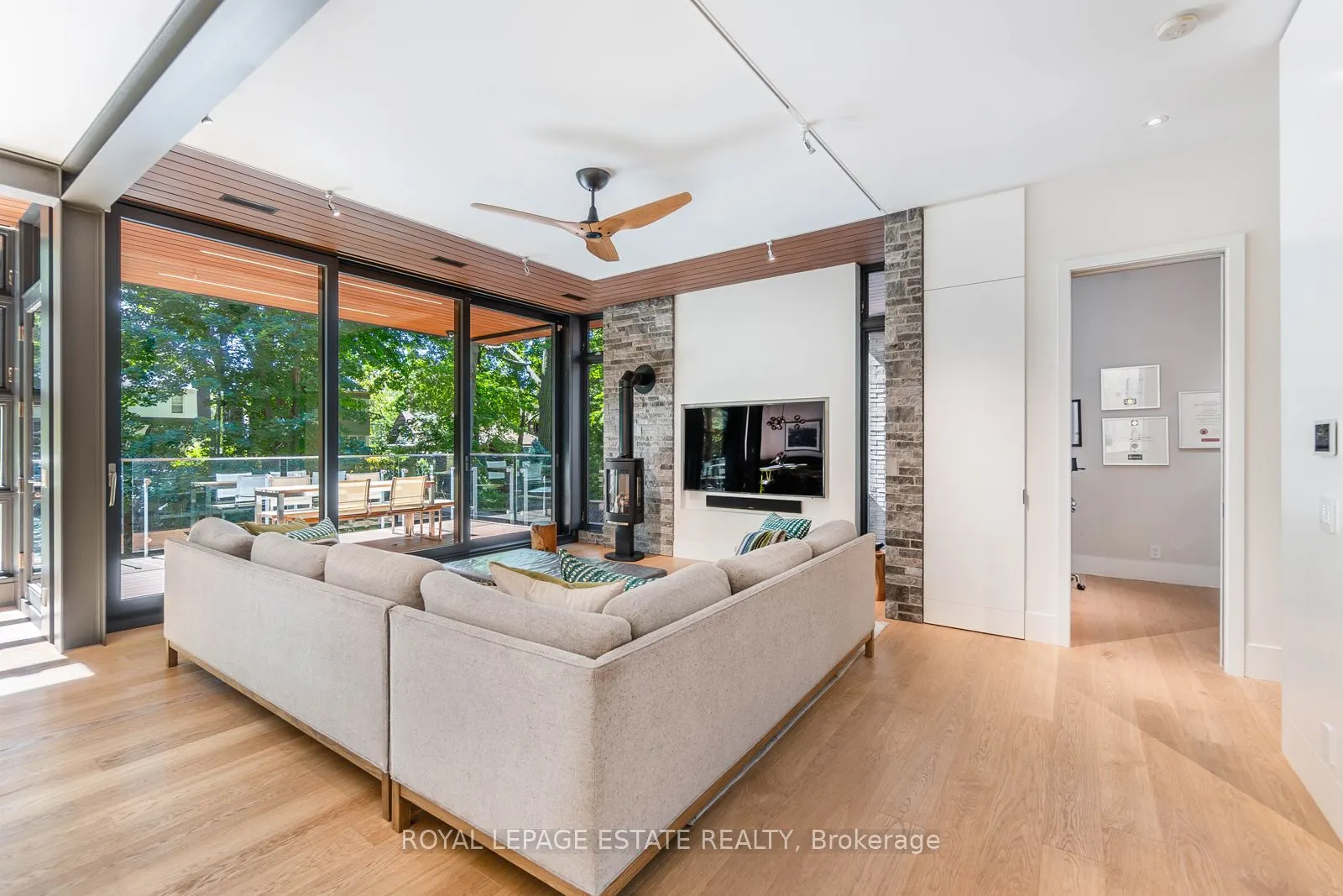 11 Pine Crescent