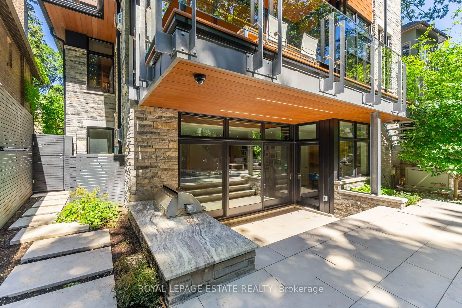 11 Pine Crescent