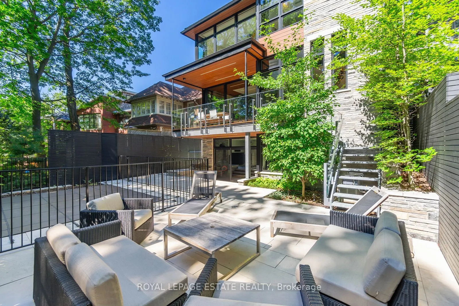 11 Pine Crescent