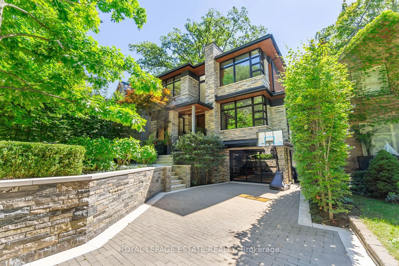 11 Pine Crescent